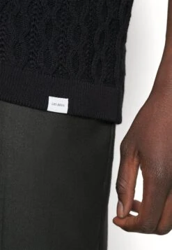 Les Deux Garrett Knitted Shirt - Vest - Black 13 Les Deux Garrett Knitted Shirt - Vest - Black -Mode Herenkleding Winkel 122010e3550c468d8f689dc7ef8244a6