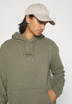 Hollister Co. Summer Icon Unisex - Hoodie - Olive 11 Hollister Co. Summer Icon Unisex - Hoodie - Olive -Mode Herenkleding Winkel 1d75c77c6c3341e8af5727c10850ddec