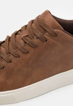 Pier One Unisex - Sneakers Laag - Cognac 13 Pier One Unisex - Sneakers Laag - Cognac -Mode Herenkleding Winkel 1ede9a8d3f614add9e57eb38fcd5178b