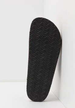 Pier One Unisex - Pantoffels - Brown 12 Pier One Unisex - Pantoffels - Brown -Mode Herenkleding Winkel 23e143c048ee4fd8b5e22a3556ccfbfb