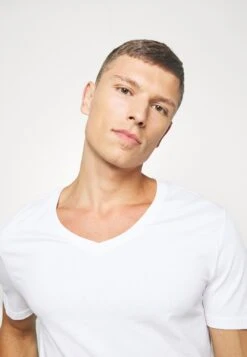 Pier One 2 Pack - T-Shirt Basic - White 12 Pier One 2 Pack - T-Shirt Basic - White -Mode Herenkleding Winkel 2464778c5d314b51b098f8e722d959b0