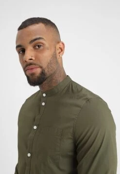 Pier One Muscle Fit Stand- Overhemd - Oliv -Mode Herenkleding Winkel 259eaf52e4d4427a96fee394df68933f