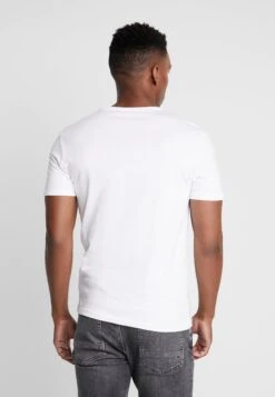 Pier One 3 Pack - T-Shirt Basic - White 10 Pier One 3 Pack - T-Shirt Basic - White -Mode Herenkleding Winkel 390617d256dd4fe89b3c53ee69ac72d4