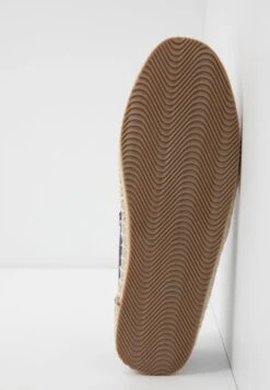 Pier One Rena Espadrille Unisex - Espadrilles - Dark Blue 16 Pier One Rena Espadrille Unisex - Espadrilles - Dark Blue -Mode Herenkleding Winkel 3d5785de53034e61b04b3811974cf929