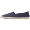 Pier One Rena Espadrille Unisex - Espadrilles - Dark Blue 1 Pier One Rena Espadrille Unisex - Espadrilles - Dark Blue -Mode Herenkleding Winkel 4bd2633fb9234c6a86868c53417b953a