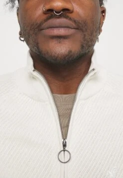 Pier One Vest - Off White 19 Pier One Vest - Off White -Mode Herenkleding Winkel 4ec364bc28aa4ee59f70e4c7a176fe21