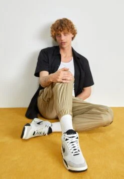 Nike Sportswear Air Flight Lite Mid Nas - Sneakers Hoog - Photon Dust/Black/Metallic Silver/Light Smoke Grey/White/Pale Ivory 12 Nike Sportswear Air Flight Lite Mid Nas - Sneakers Hoog - Photon Dust/Black/Metallic Silver/Light Smoke Grey/White/Pale Ivory -Mode Herenkleding Winkel 560daf0e121c4269ba1c67652031ecf4