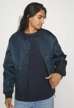 YOURTURN 3Pack Unisex - T-Shirt Basic - Olive, Beige, Dark Blue 15 YOURTURN 3Pack Unisex - T-Shirt Basic - Olive, Beige, Dark Blue -Mode Herenkleding Winkel 5b3b0b549208478d880117e283d8c958