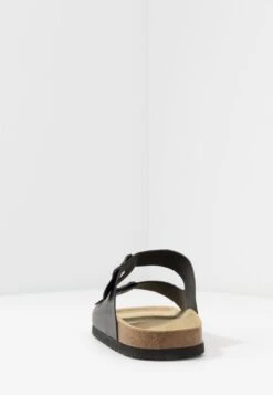 Pier One Unisex - Pantoffels - Black -Mode Herenkleding Winkel 6792cddf649c4c73afdf1fc19e95f07f