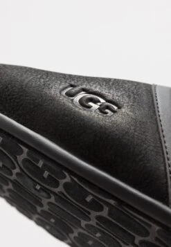 Ugg Scuff - Pantoffels - Black 13 Ugg Scuff - Pantoffels - Black -Mode Herenkleding Winkel 70f203e066234c8cbc3f3ebb69f2e5e9