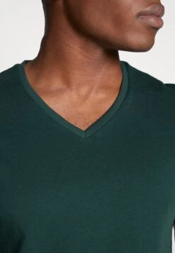 Pier One 3 Pack- T-Shirt Basic - Black, Grey, Green 11 Pier One 3 Pack- T-Shirt Basic - Black, Grey, Green -Mode Herenkleding Winkel 75d8e7abd9c649fe8ff382e42bf08591