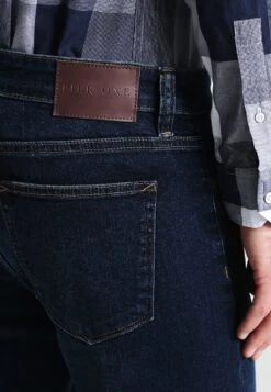 Pier One Basic - Straight Leg Jeans - Dark Blue Denim 12 Pier One Basic - Straight Leg Jeans - Dark Blue Denim -Mode Herenkleding Winkel 7aa5df5983c44365808e18ddcad2589e