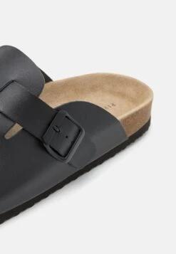 Pier One Leather Unisex - Pantoffels - Black -Mode Herenkleding Winkel 7b28889d1d2247a8abcae3a4a4c34674