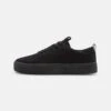 YOURTURN Unisex - Sneakers Laag - Black 1 YOURTURN Unisex - Sneakers Laag - Black -Mode Herenkleding Winkel 8119a81ad47943d7bc004c5f0baab7a3