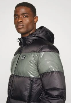 EA7 Emporio Armani Jacket - Winterjas - Black -Mode Herenkleding Winkel 811cadeb298e43d79cd9759bc9828f6c