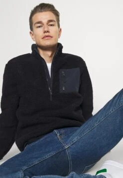 Pier One Fleece Trui - Dark Blue 14 Pier One Fleece Trui - Dark Blue -Mode Herenkleding Winkel 88111e09df4342679a12241e843a9022