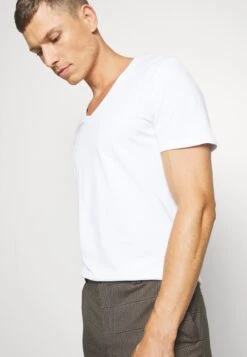 Pier One 2 Pack - T-Shirt Basic - White 13 Pier One 2 Pack - T-Shirt Basic - White -Mode Herenkleding Winkel 8a50f47374ab42e380a66ae8b1778f0e