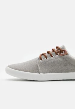 Pier One Unisex - Sneakers Laag - Light Grey 13 Pier One Unisex - Sneakers Laag - Light Grey -Mode Herenkleding Winkel 8f5660aa856d43a69db14e309615dd5c