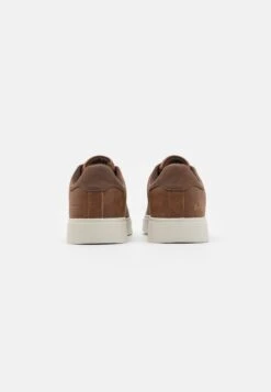 Pier One Unisex - Sneakers Laag - Cognac 10 Pier One Unisex - Sneakers Laag - Cognac -Mode Herenkleding Winkel 8fc46a00bfc54014b9ab0c4b860fd9e9