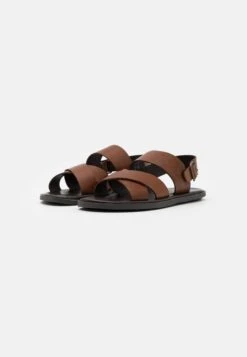 Pier One Unisex - Sandalen - Cognac -Mode Herenkleding Winkel 93d59b6c78964396a0134fb24776a5f7