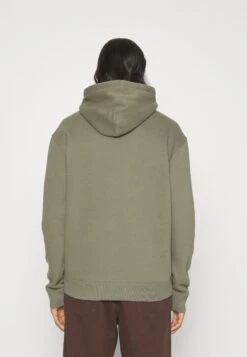 Hollister Co. Summer Icon Unisex - Hoodie - Olive 10 Hollister Co. Summer Icon Unisex - Hoodie - Olive -Mode Herenkleding Winkel a00c2d49955e4700a2b45b5f5a5896ae