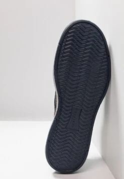 Skechers Moreno - Sneakers Laag - Navy 12 Skechers Moreno - Sneakers Laag - Navy -Mode Herenkleding Winkel ac7853565eb042ad8439b8997256f5da