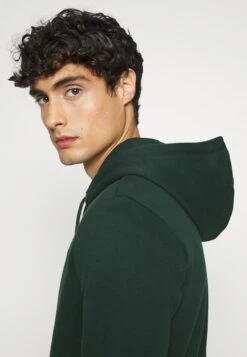 Pier One Hoodie - Dark Green 11 Pier One Hoodie - Dark Green -Mode Herenkleding Winkel afaf572e90f548dcab61d8de1246835b