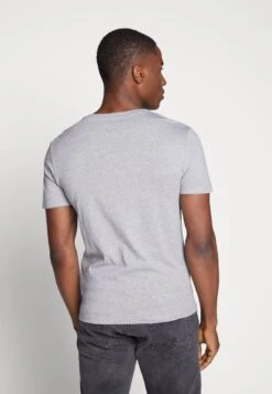 Pier One 3 Pack- T-Shirt Basic - Black, Grey, Green 10 Pier One 3 Pack- T-Shirt Basic - Black, Grey, Green -Mode Herenkleding Winkel b3e2272097fd45d28e31884f564c0681