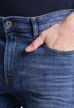 Pier One Straight Leg Jeans - Mid Blue 11 Pier One Straight Leg Jeans - Mid Blue -Mode Herenkleding Winkel b86dfcaf98354d35b01b30966e418ca1