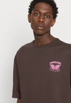 YOURTURN Nostalgia Future Tee Unisex - T-Shirt Print - Brown 11 YOURTURN Nostalgia Future Tee Unisex - T-Shirt Print - Brown -Mode Herenkleding Winkel c005d8a45c934be4a730896b82b831be