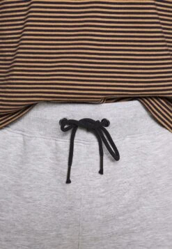 Pier One 2 Pack - Shorts -Light Grey /Black 10 Pier One 2 Pack - Shorts -Light Grey /Black -Mode Herenkleding Winkel c4d577d8c6314b53bc4b281d9e735af0