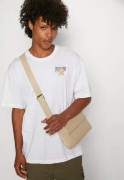 YOURTURN Orange Fruit Graphic Tee- T-Shirt Print - White 11 YOURTURN Orange Fruit Graphic Tee- T-Shirt Print - White -Mode Herenkleding Winkel e316743f0437401abe0ba26395e7b930