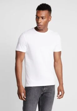 Pier One 3 Pack - T-Shirt Basic - White 9 Pier One 3 Pack - T-Shirt Basic - White -Mode Herenkleding Winkel e50b2210dfa14aeebbb37ff387ca1259