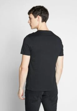 Pier One 3 Pack - T-Shirt Basic - Black/White/Blue 10 Pier One 3 Pack - T-Shirt Basic - Black/White/Blue -Mode Herenkleding Winkel e7497b751f8c4bd498980e2ffe8f6ae0