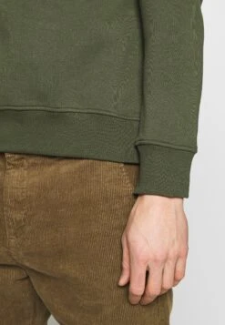 Pier One 2 Pack - Sweater - Khaki/Black 13 Pier One 2 Pack - Sweater - Khaki/Black -Mode Herenkleding Winkel e8798e2b4496495bb57d084d4047e2b7