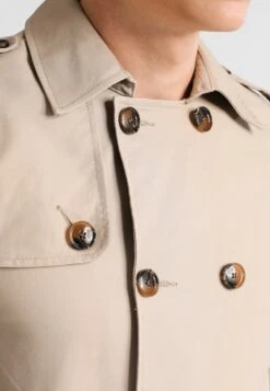 Pier One Trenchcoat - Beige 12 Pier One Trenchcoat - Beige -Mode Herenkleding Winkel fd2acef9cc37474b8d762861283e4c9a